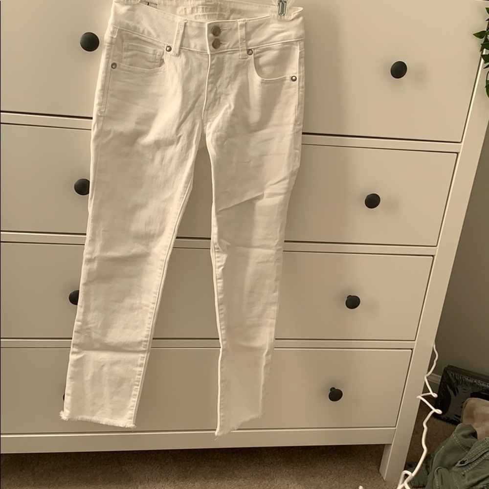 White cropped American Eagle Jeans